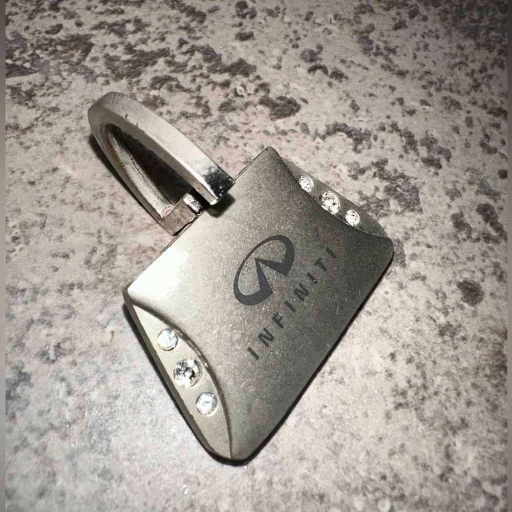 Infiniti keychain - Picture 3 of 3